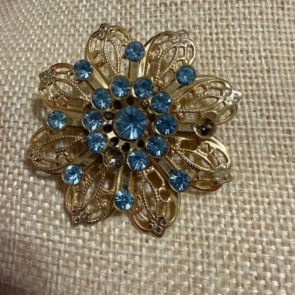 Vintage Gold Tone Filigree Flower Brooch Light Blue Rhinestone Floral Pin 2"